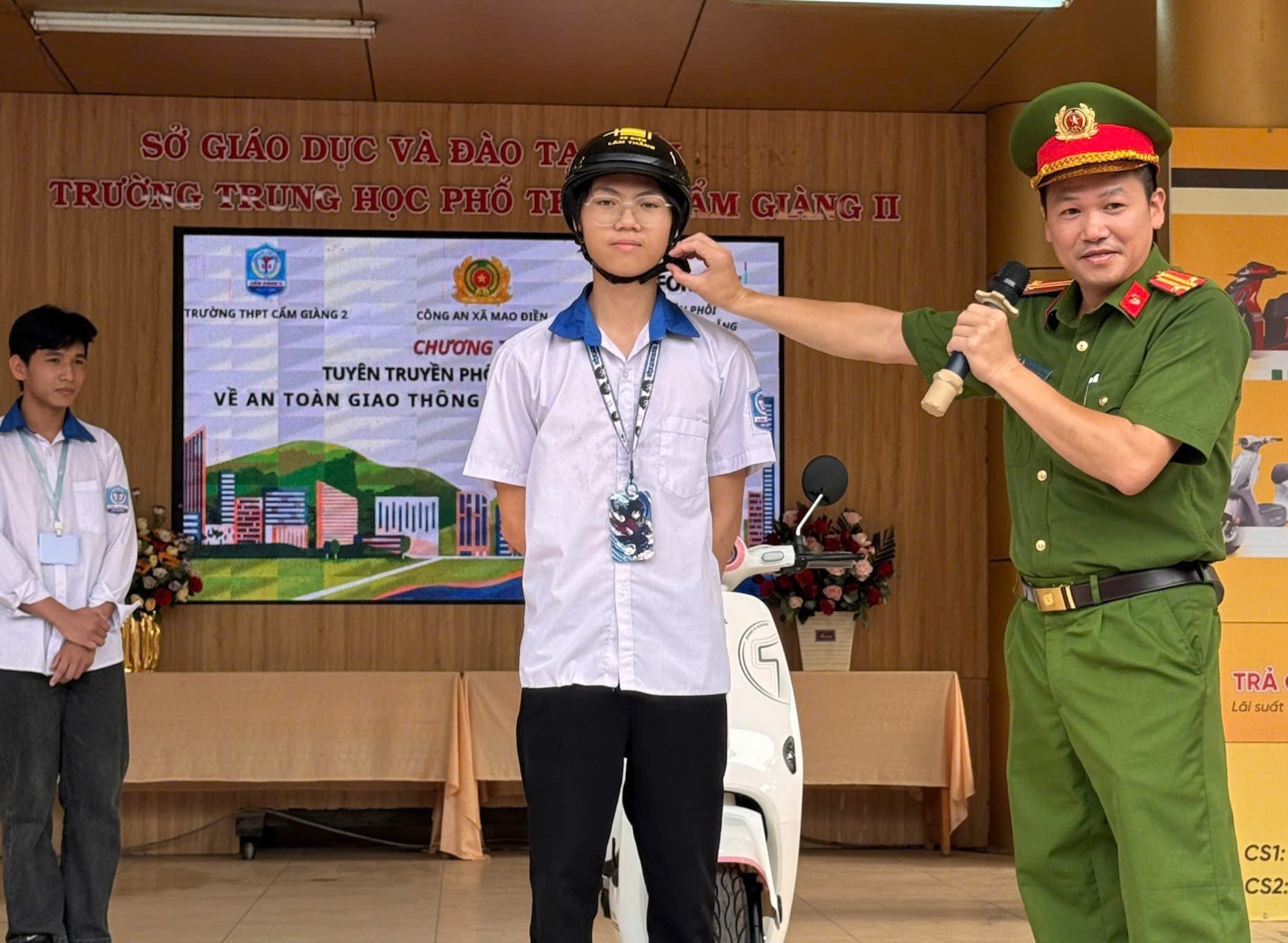 Công an xã Mao Điền: Tuyên truyền phòng chống tác hại thuốc lá, hướng dẫn kỹ năng lái xe gắn máy, xe máy điện cho 1.000 học sinh PTTH